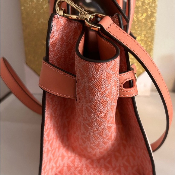 Michael Kors NWT medium flap satchel retails $558 - Picture 5 of 13